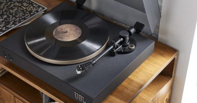 Проигрыватель винила JBL Spinner BT: Bluetooth 5.2 и картридж Audio Technica AT3600L Проигрыватель винила JBL Spinner BT: Bluetooth 5.2 и картридж Audio Technica AT3600L