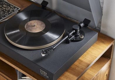 Проигрыватель винила JBL Spinner BT: Bluetooth 5.2 и картридж Audio Technica AT3600L