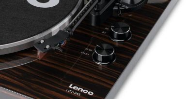 Модель LBT-345WA с карбоновым тонармом, Bluetooth и USB — флагманская вертушка Lenco Модель LBT-345WA с карбоновым тонармом, Bluetooth и USB — флагманская вертушка Lenco