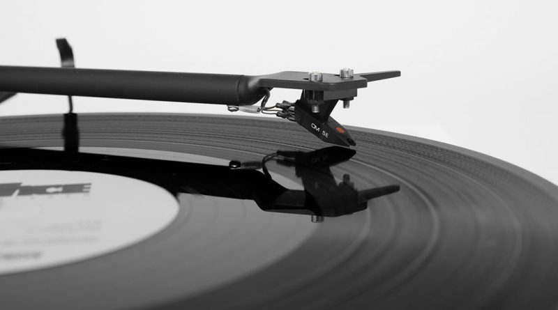 Вертушка Triangle Lunar 1 — результат сотрудничества с Pro-Ject Audio Systems Вертушка Triangle Lunar 1 — результат сотрудничества с Pro-Ject Audio Systems