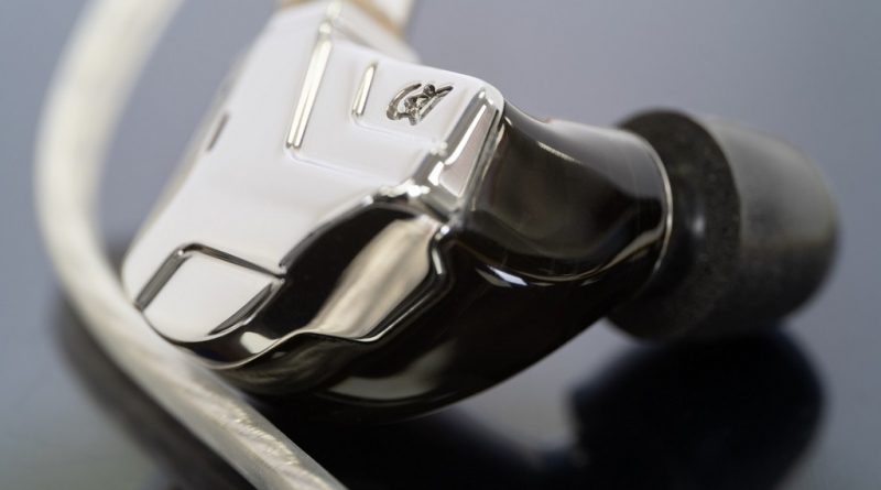 Наушники Campfire Audio Astrolith IEM: планары в полупрозрачных корпусах