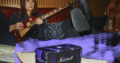 Колонка Marshall Emberton III Hendrix Edition вышла в честь сотрудничества Джими Хендрикса с Marshall